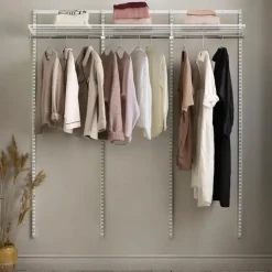 Elfa Säilytyskalusteet<Erityisesti Vaatesailytykseen Soveltuva Aloituspakkaus Sisaltaa Kantokiskon, Riippukiskot, Lankahyllyn Ja Vaatetangon. Helppo Laajentaa Myohemmin Yhdistamalla Muita n Sailytystuotteita.