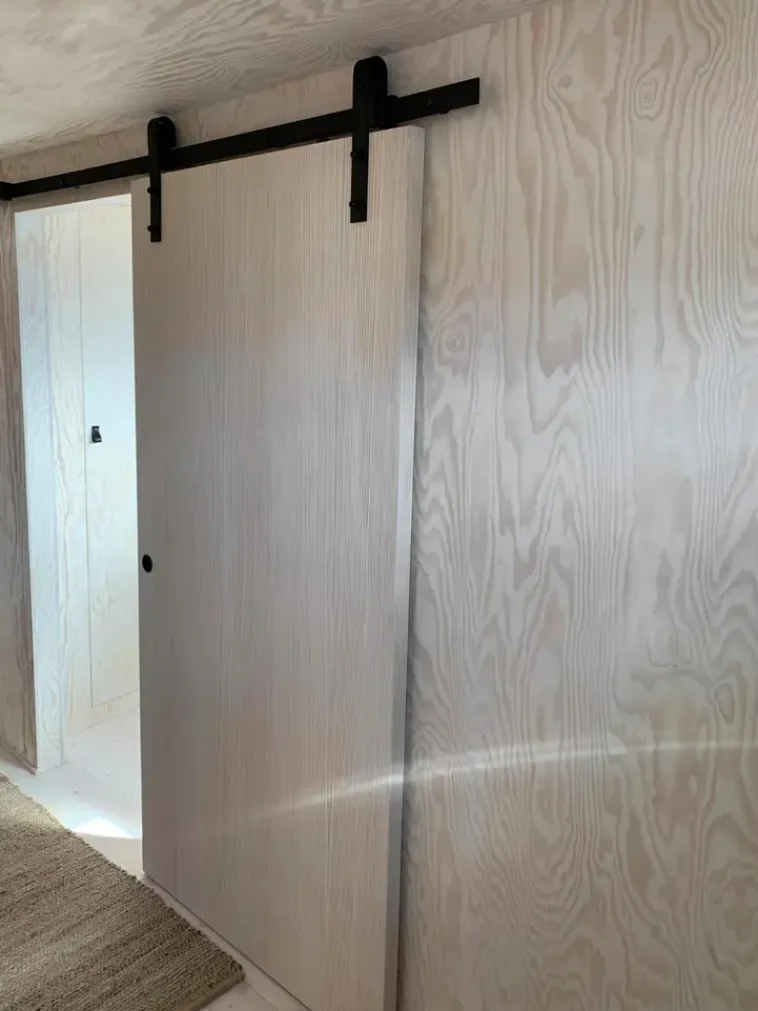 Habo Säilytyskalusteet<Liukovenkisko Retro Musta Etuasennus