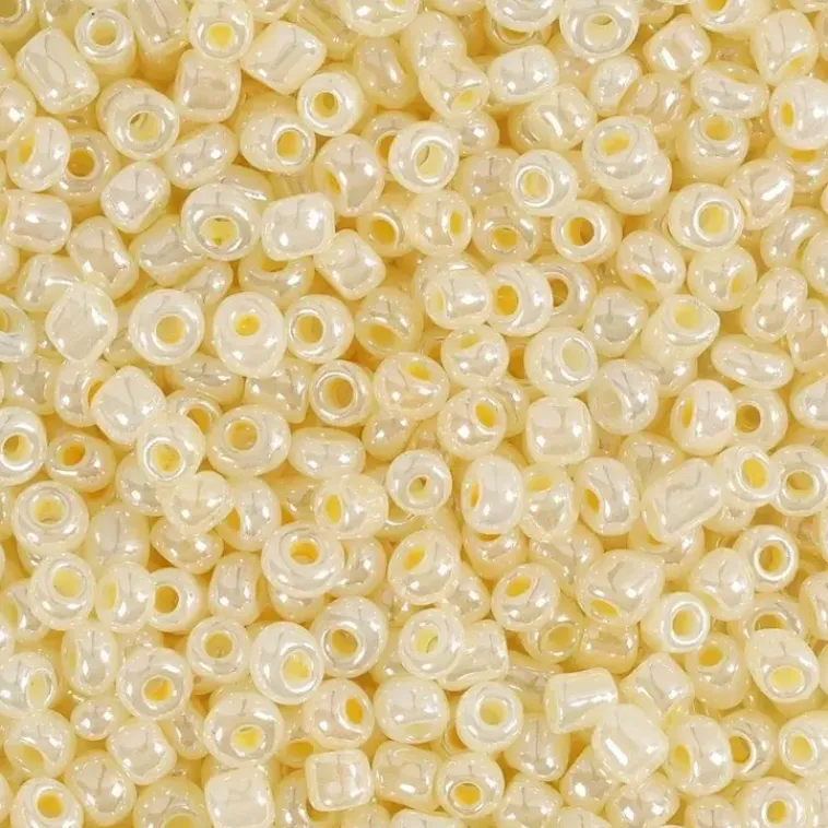 Ei merkkiä Askartelutarvikkeet>Rocaille-Siemenhelmet, Norsunluu, Halk. 3 Mm, Koko 8/0 , Aukon Koko 0,6-1,0 Mm, 25 G/ 1 Pkk