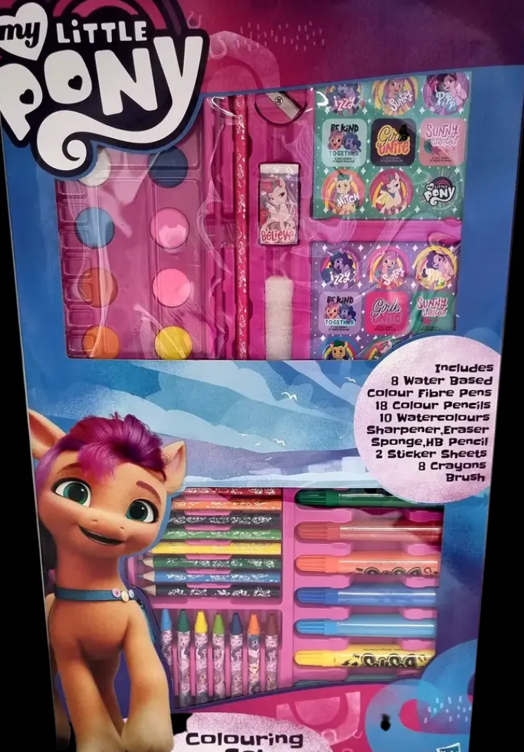 Ei merkkiä Askartelutarvikkeet<Ryhma Hau/Batman/My Little Pony 52 Os. Taidesalkkulajitelma, Sis. 8 Tussia, 8 Varikynaa, 8 Varivahaliitua, 10 Vesivarinappia, Sivellin, Teroitin, Pyyhekumi, Sieni, Hb Lyijykyna, Viivain, 2Tarra-Arkkia