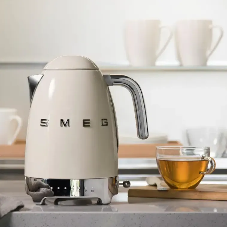 Smeg Kahvi Ja Tee<Kerma Vedenkeitin Lampotilansaadolla Klf04Creu