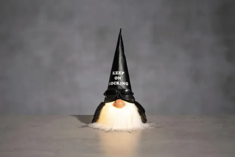 Winteria Sesonkijuhlatarvikkeet>Tonttu Keep On Rocking Led-Valolla 26 Cm